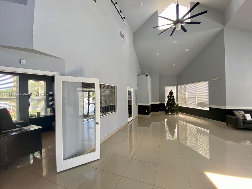 Recently Rented: $2,300 (2 beds, 2 baths, 1020 Square Feet)