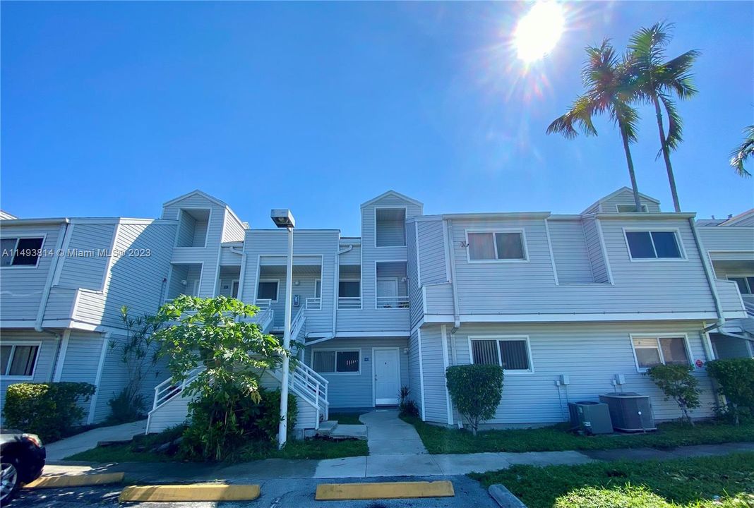 Recently Rented: $2,300 (2 beds, 2 baths, 1020 Square Feet)