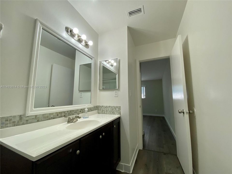 Recently Rented: $2,300 (2 beds, 2 baths, 1020 Square Feet)