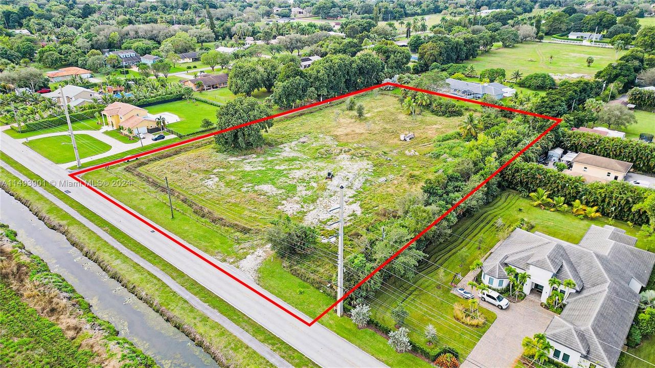 Недавно продано: $1,425,000 (3.32 acres)