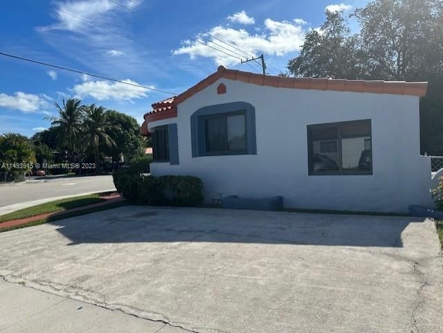 Parking up to 3 Cars