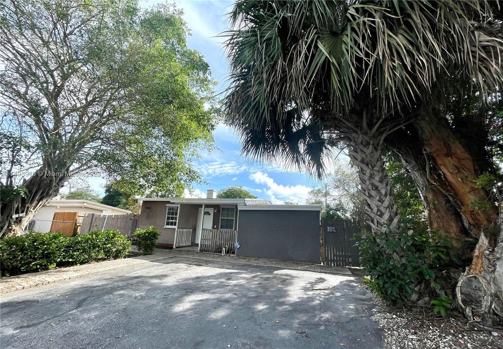 Recently Sold: $349,000 (3 beds, 1 baths, 872 Square Feet)