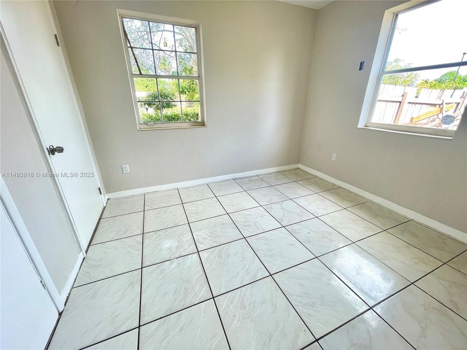 Recently Sold: $349,000 (3 beds, 1 baths, 872 Square Feet)