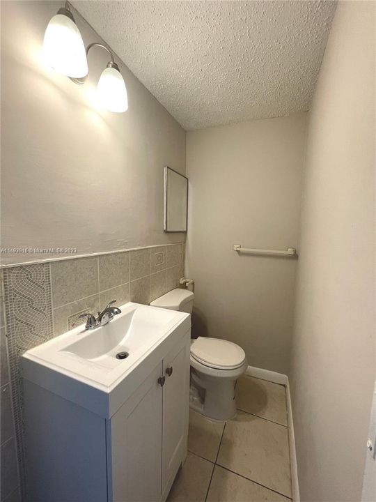 Recently Sold: $349,000 (3 beds, 1 baths, 872 Square Feet)