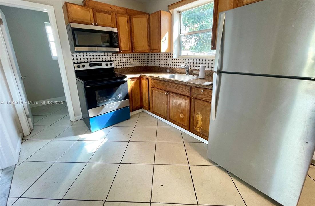 Recently Sold: $349,000 (3 beds, 1 baths, 872 Square Feet)