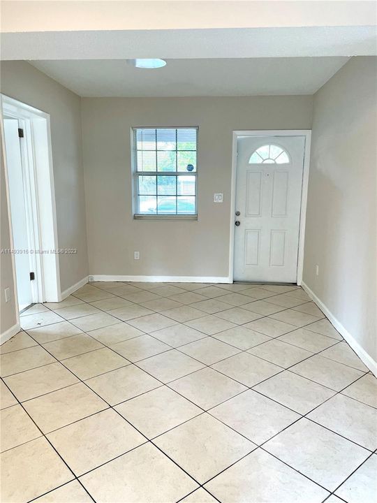 Recently Sold: $349,000 (3 beds, 1 baths, 872 Square Feet)