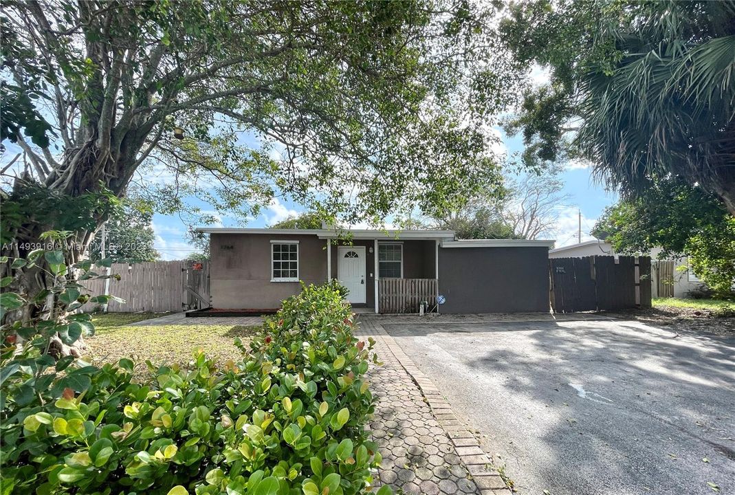 Recently Sold: $349,000 (3 beds, 1 baths, 872 Square Feet)