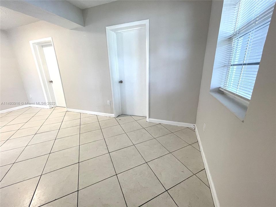 Recently Sold: $349,000 (3 beds, 1 baths, 872 Square Feet)