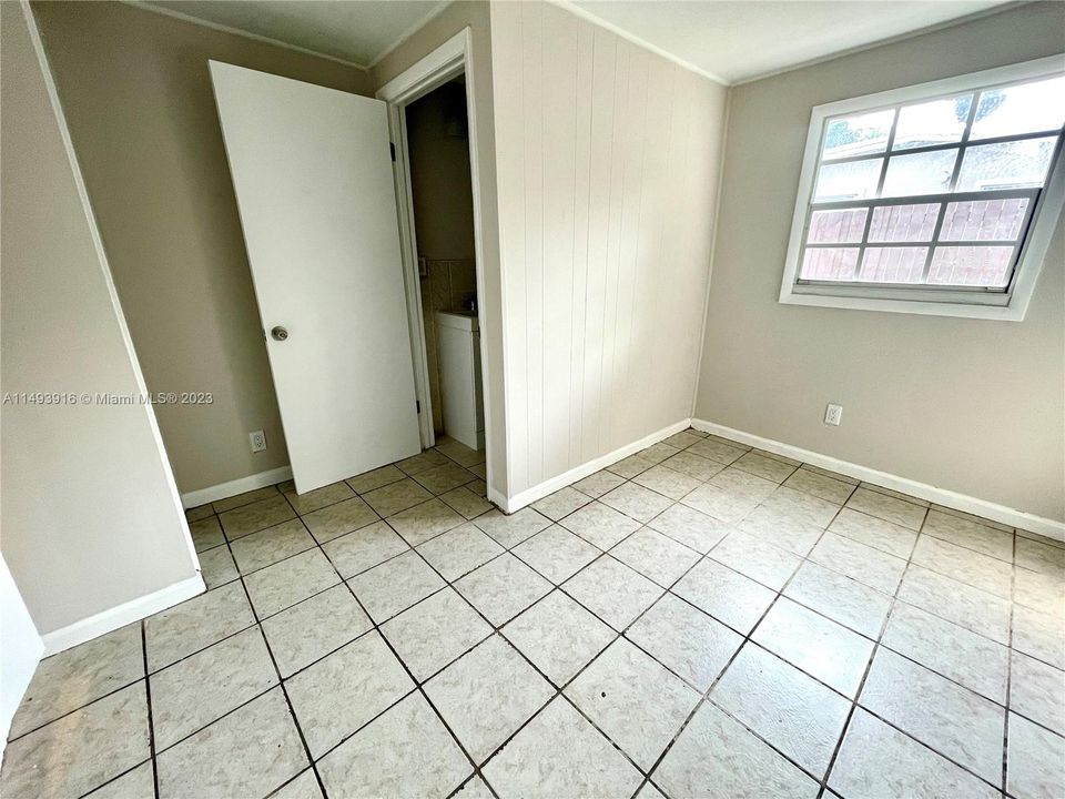 Recently Sold: $349,000 (3 beds, 1 baths, 872 Square Feet)