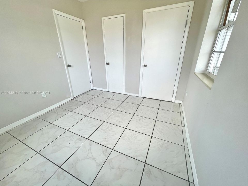 Recently Sold: $349,000 (3 beds, 1 baths, 872 Square Feet)