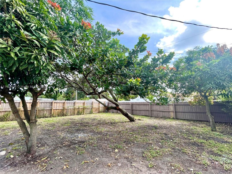 Recently Sold: $349,000 (3 beds, 1 baths, 872 Square Feet)