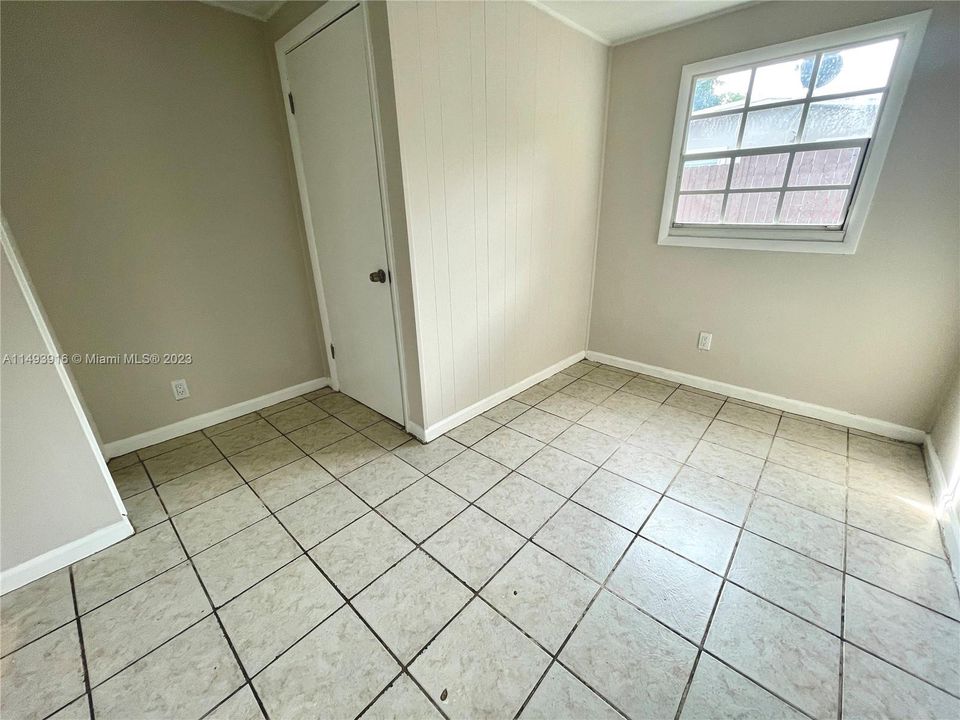 Recently Sold: $349,000 (3 beds, 1 baths, 872 Square Feet)