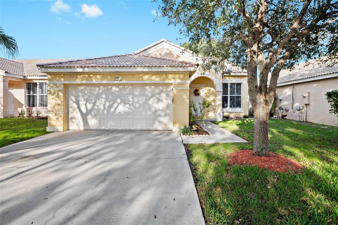 Recently Sold: $660,000 (3 beds, 2 baths, 1478 Square Feet)