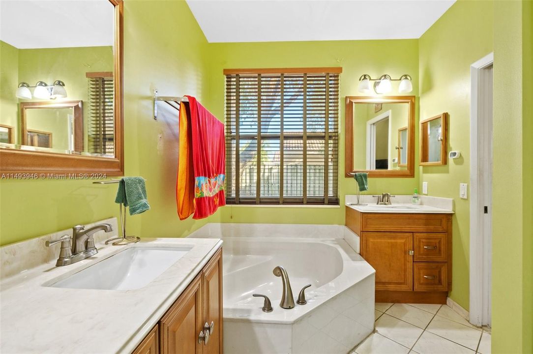 Recently Sold: $660,000 (3 beds, 2 baths, 1478 Square Feet)