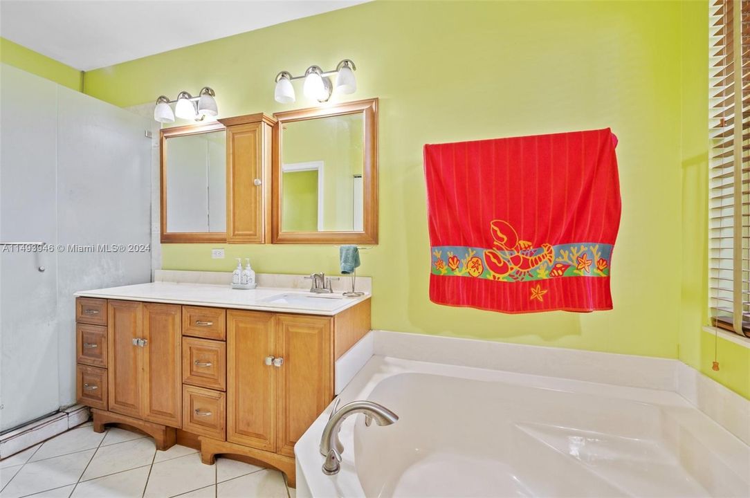 Recently Sold: $660,000 (3 beds, 2 baths, 1478 Square Feet)