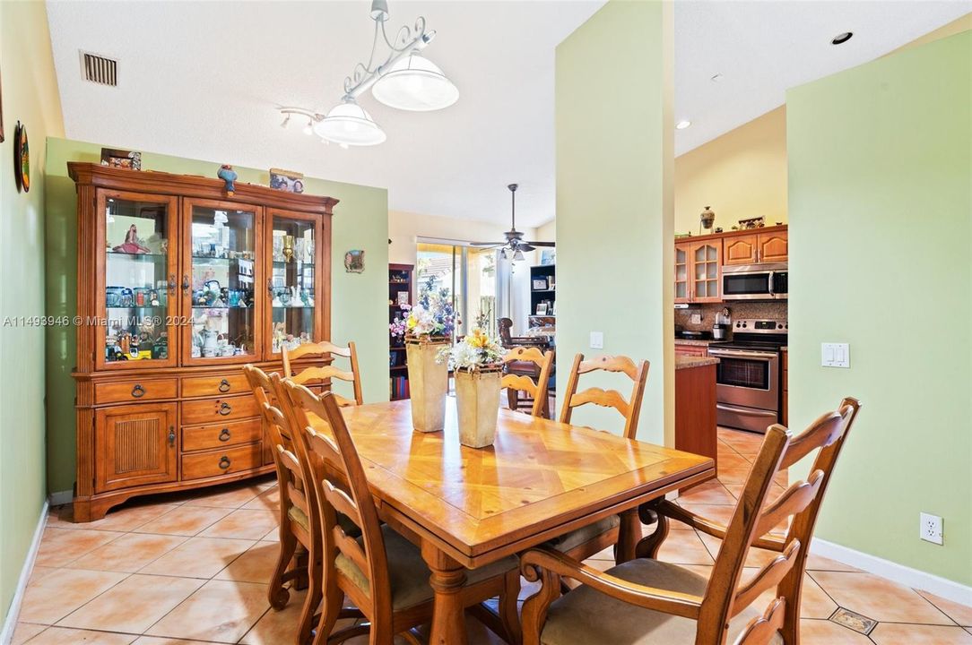 Recently Sold: $660,000 (3 beds, 2 baths, 1478 Square Feet)