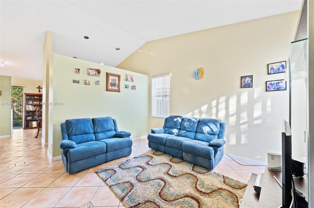 Recently Sold: $660,000 (3 beds, 2 baths, 1478 Square Feet)