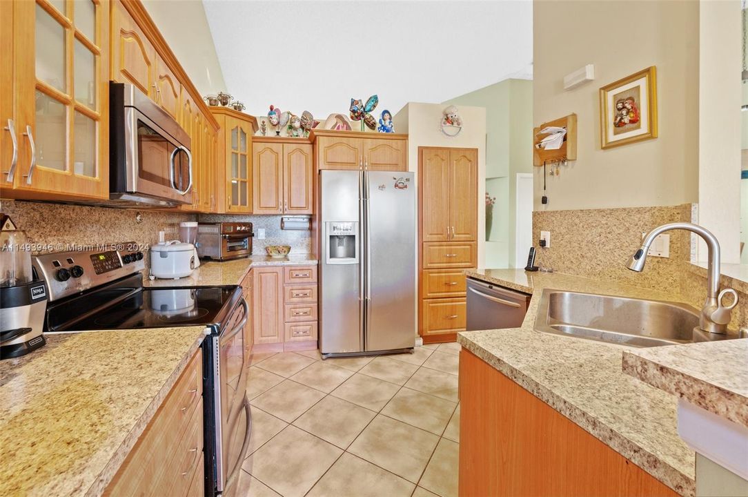 Recently Sold: $660,000 (3 beds, 2 baths, 1478 Square Feet)