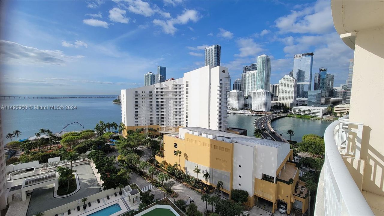 Недавно продано: $420,000 (1 спален, 1 ванн, 735 Квадратных фут)