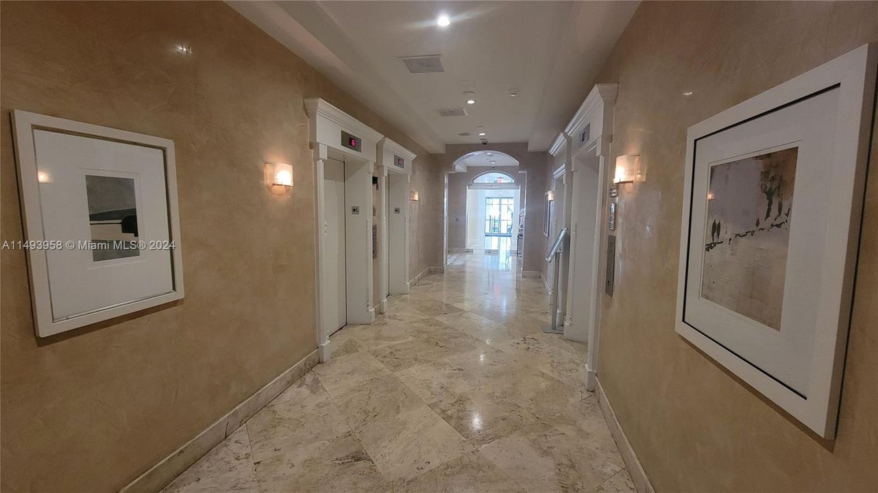 Недавно продано: $420,000 (1 спален, 1 ванн, 735 Квадратных фут)