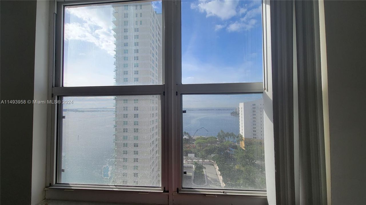 Недавно продано: $420,000 (1 спален, 1 ванн, 735 Квадратных фут)