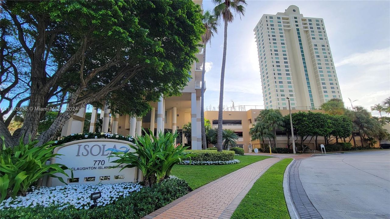 Недавно продано: $420,000 (1 спален, 1 ванн, 735 Квадратных фут)