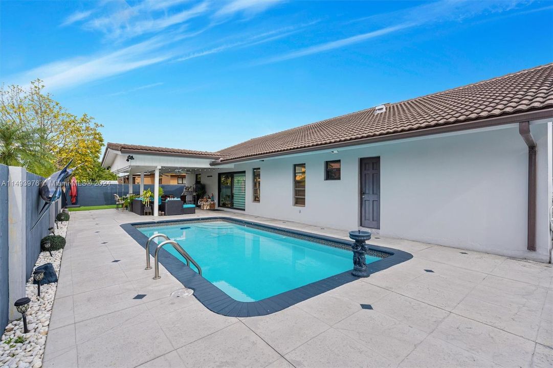 Active With Contract: $1,095,000 (4 beds, 4 baths, 2753 Square Feet)