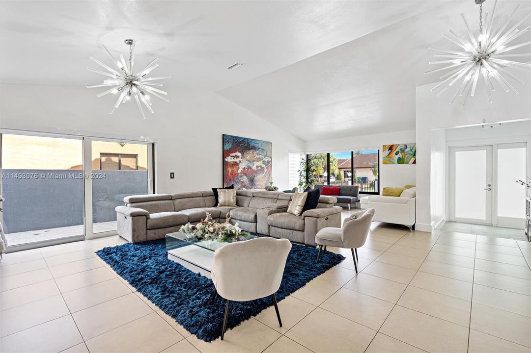 Active With Contract: $1,095,000 (4 beds, 4 baths, 2753 Square Feet)