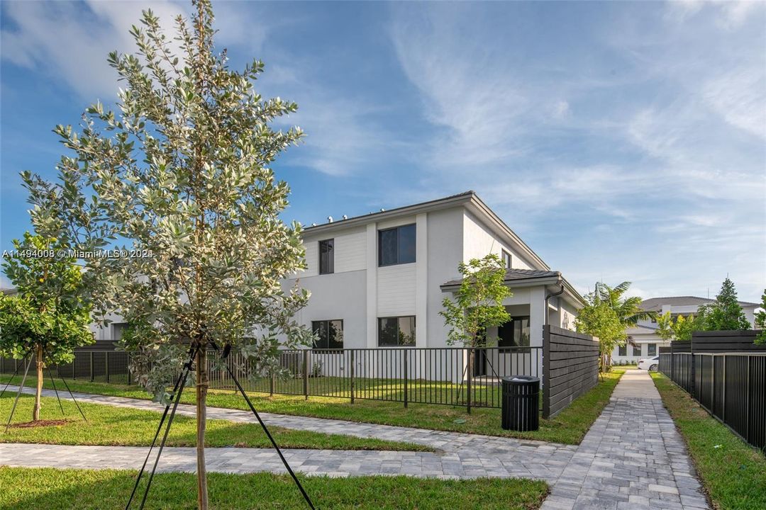 Recently Rented: $6,900 (4 beds, 3 baths, 2378 Square Feet)