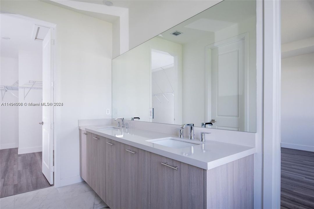 Recently Rented: $6,900 (4 beds, 3 baths, 2378 Square Feet)