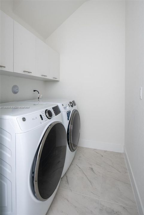 Recently Rented: $6,900 (4 beds, 3 baths, 2378 Square Feet)