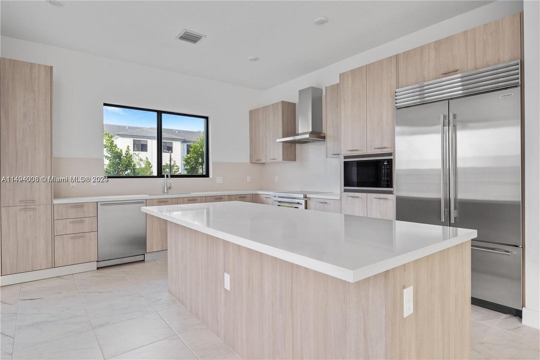 Recently Rented: $6,900 (4 beds, 3 baths, 2378 Square Feet)