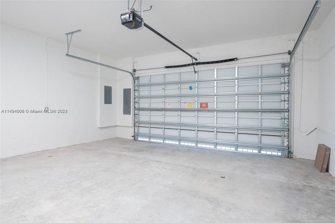 Recently Rented: $6,900 (4 beds, 3 baths, 2378 Square Feet)