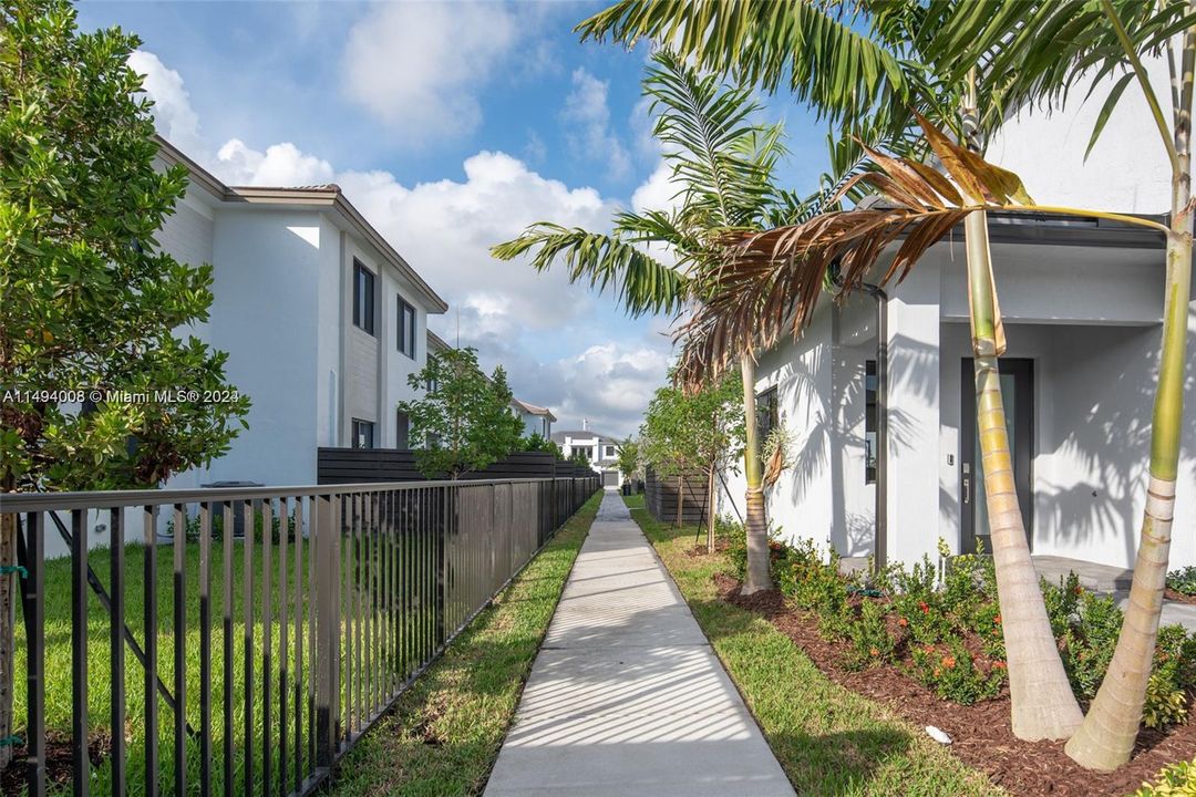 Recently Rented: $6,900 (4 beds, 3 baths, 2378 Square Feet)