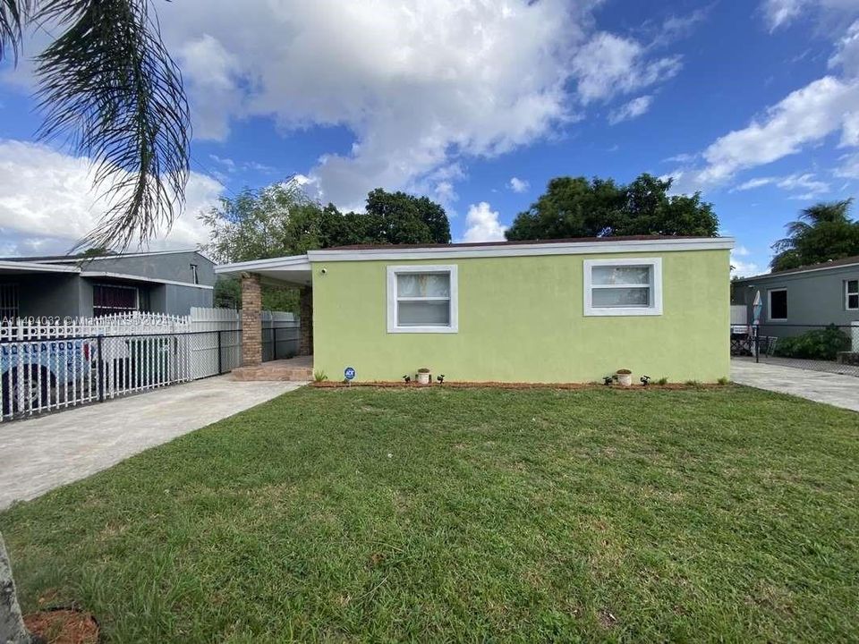 For Sale: $499,500 (4 beds, 2 baths, 1750 Square Feet)