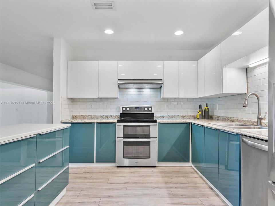 Chef's Dream!  Double Oven. A Pantry you have to see to believe!