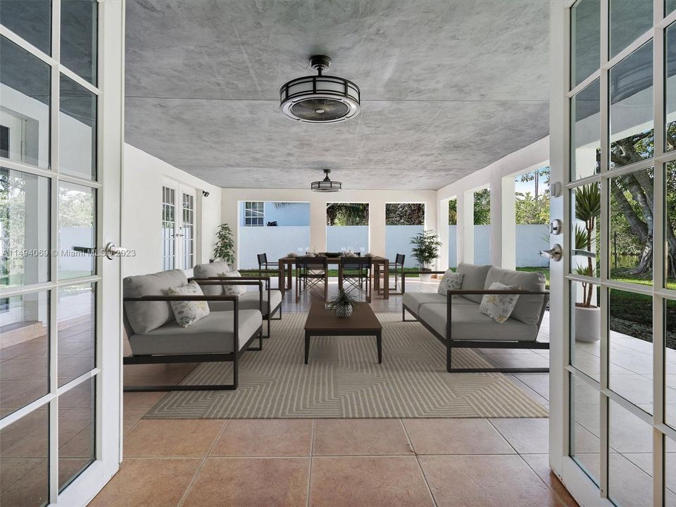 Enormous Lanai! Perfect for Entertaining in Any Weather