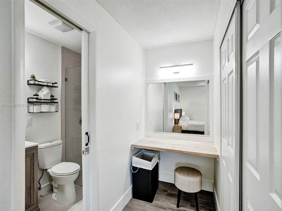 Ensuite vanity, closet and primary bath