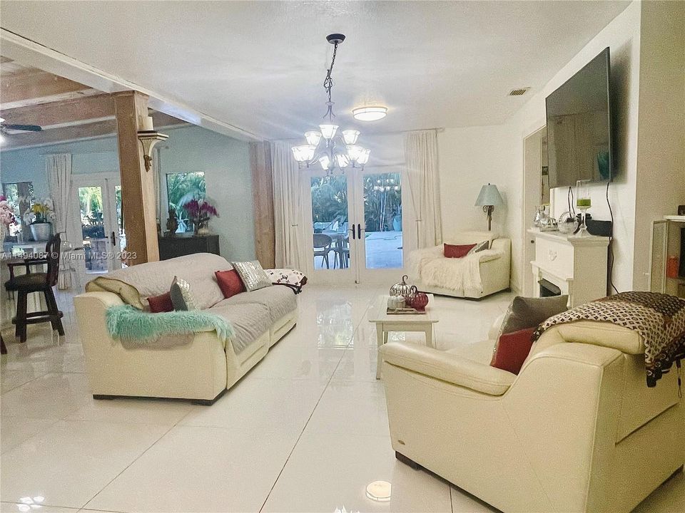 En Venta: $1,950,000 (5 camas, 4 baños, 5260 Pies cuadrados)