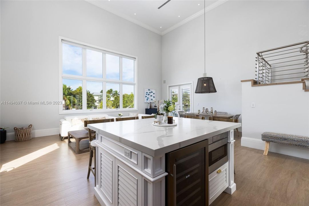 Recently Sold: $3,289,000 (5 beds, 4 baths, 3355 Square Feet)