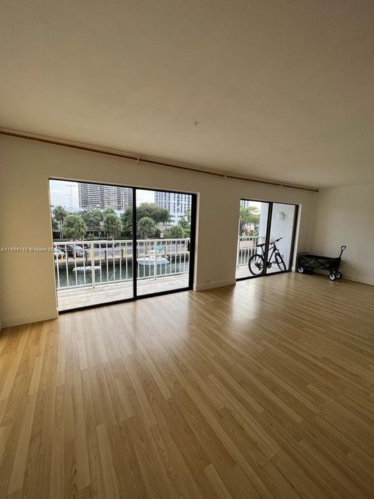 Recently Rented: $1,950 (1 beds, 2 baths, 710 Square Feet)