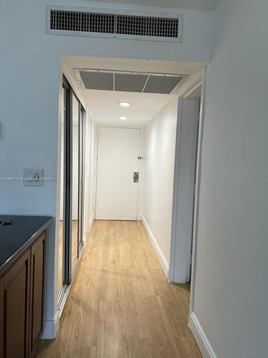 Recently Rented: $1,950 (1 beds, 2 baths, 710 Square Feet)