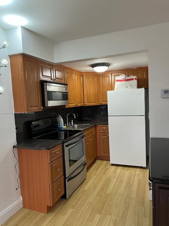 Recently Rented: $1,950 (1 beds, 2 baths, 710 Square Feet)