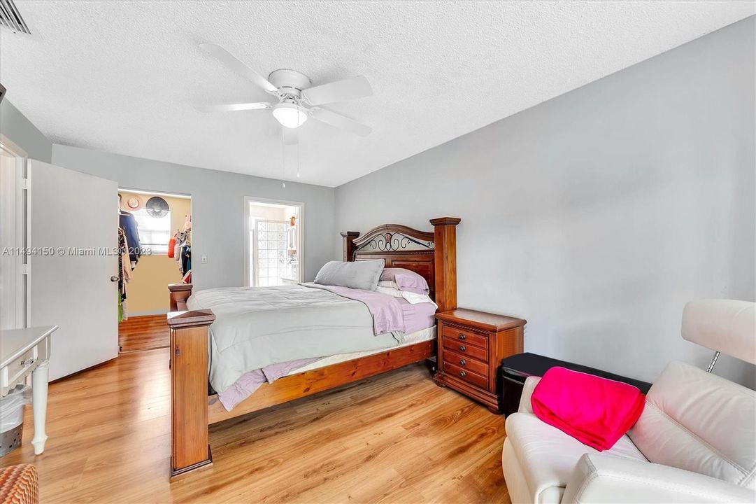 Recently Sold: $490,000 (3 beds, 2 baths, 1500 Square Feet)