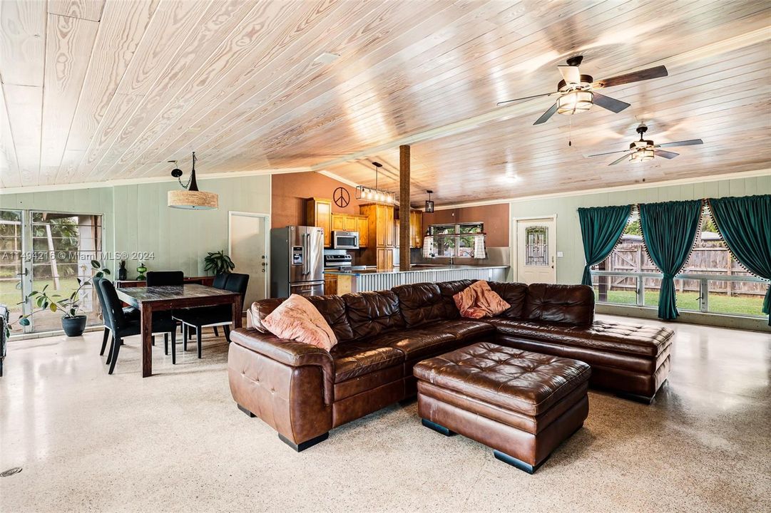 最近售出: $699,000 (3 贝兹, 2 浴室, 1766 平方英尺)