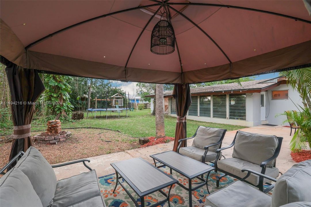 最近售出: $699,000 (3 贝兹, 2 浴室, 1766 平方英尺)