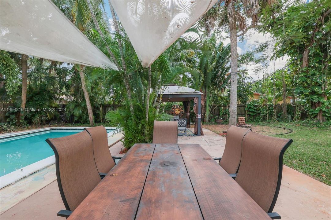 最近售出: $699,000 (3 贝兹, 2 浴室, 1766 平方英尺)