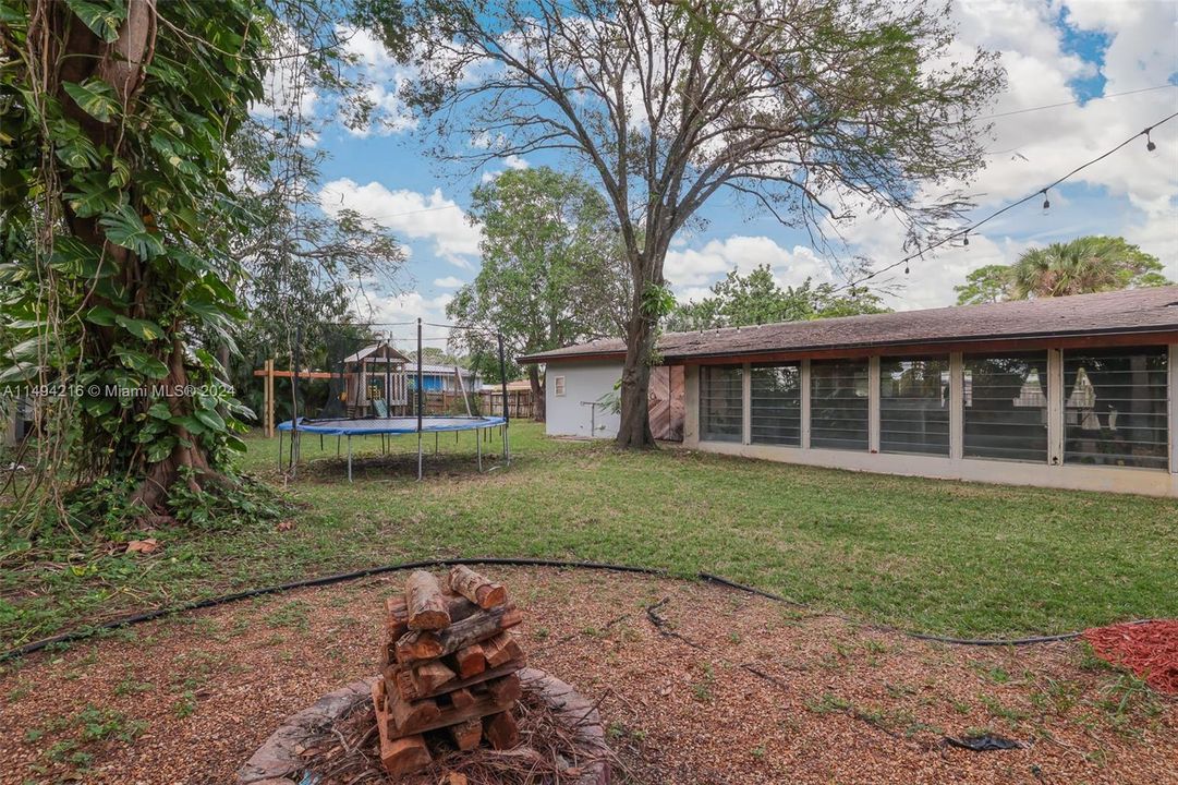 最近售出: $699,000 (3 贝兹, 2 浴室, 1766 平方英尺)