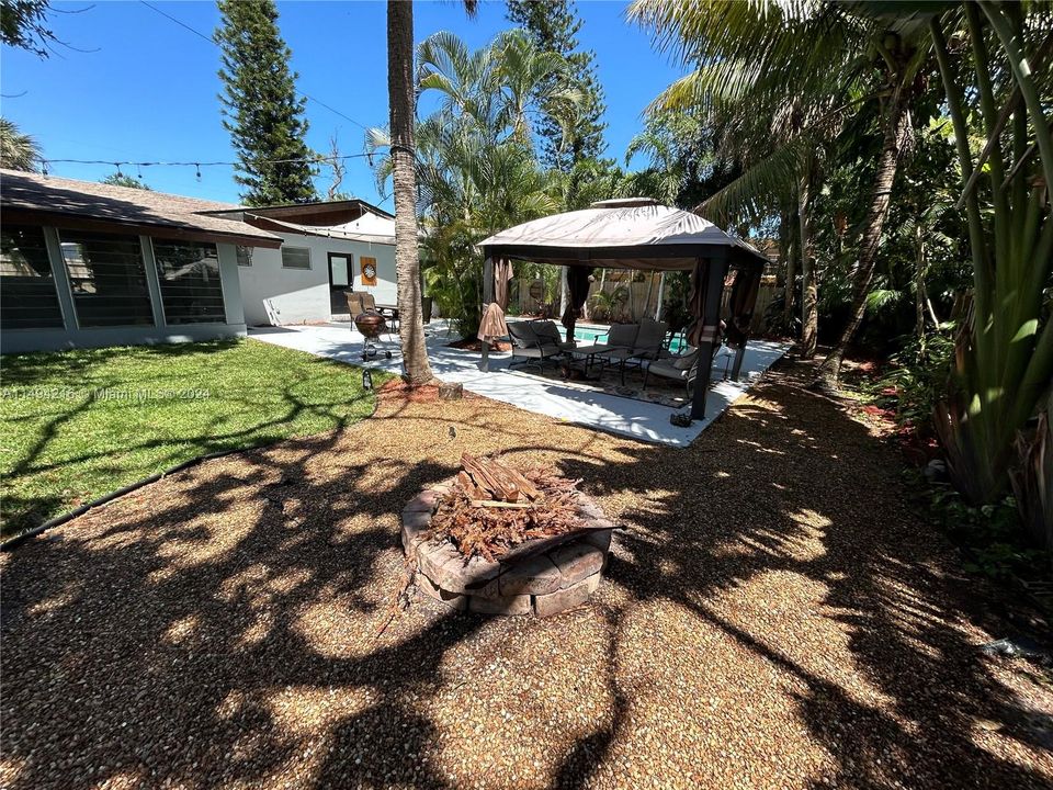 最近售出: $699,000 (3 贝兹, 2 浴室, 1766 平方英尺)