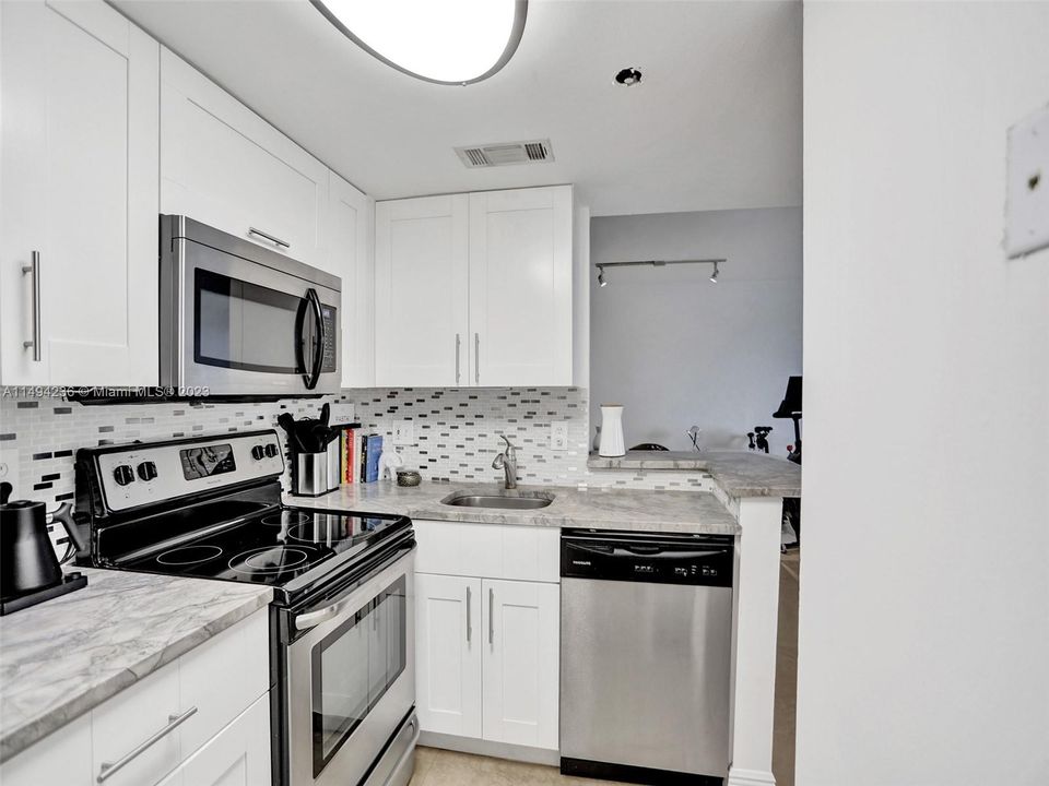 Недавно продано: $379,900 (1 спален, 1 ванн, 708 Квадратных фут)